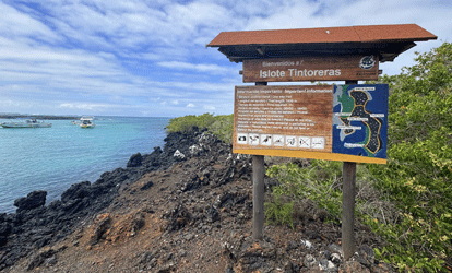 Letrero de ingreso al islote Tintoreras.